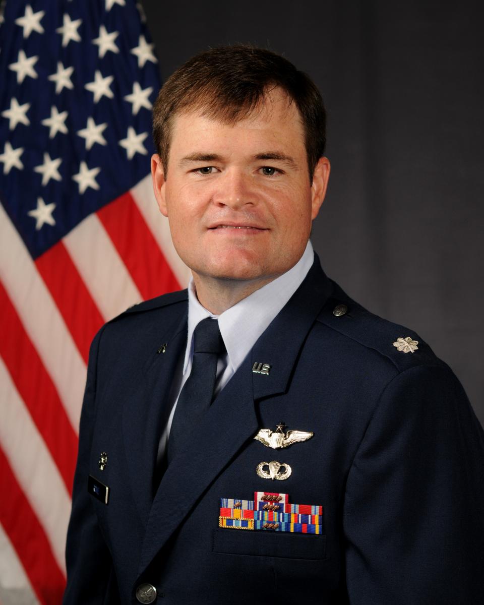 Headshot of Scott Rowe
